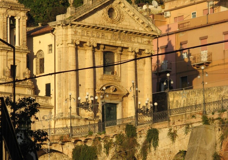 Italiankielinen esitelmä: Italia – vastakohtien maa 24.9.
